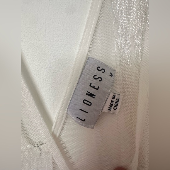 Lioness sleeveless all over lace jumpsuit with tassel trims in white US size 6 - Picture 3 of 3